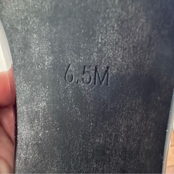 The Wishbone Collection Black Patent Block Heel Gold Embellished Loafer Size 6.5 - Picture 8 of 8